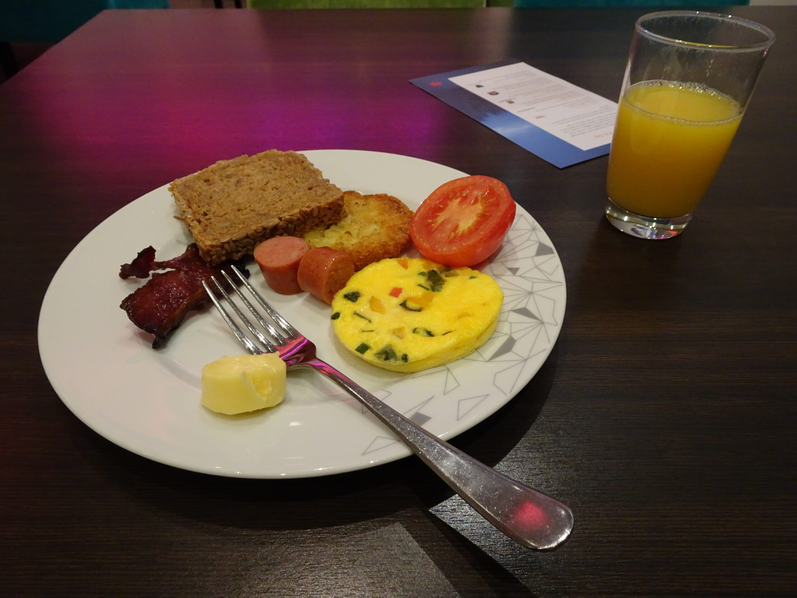 オスロのホテルでの朝食バイキング