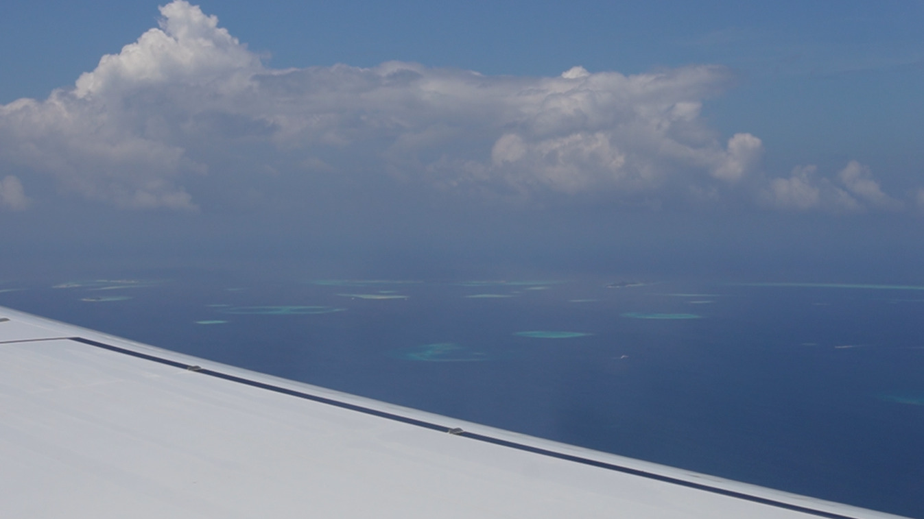 モルディブ飛行機から見える環礁