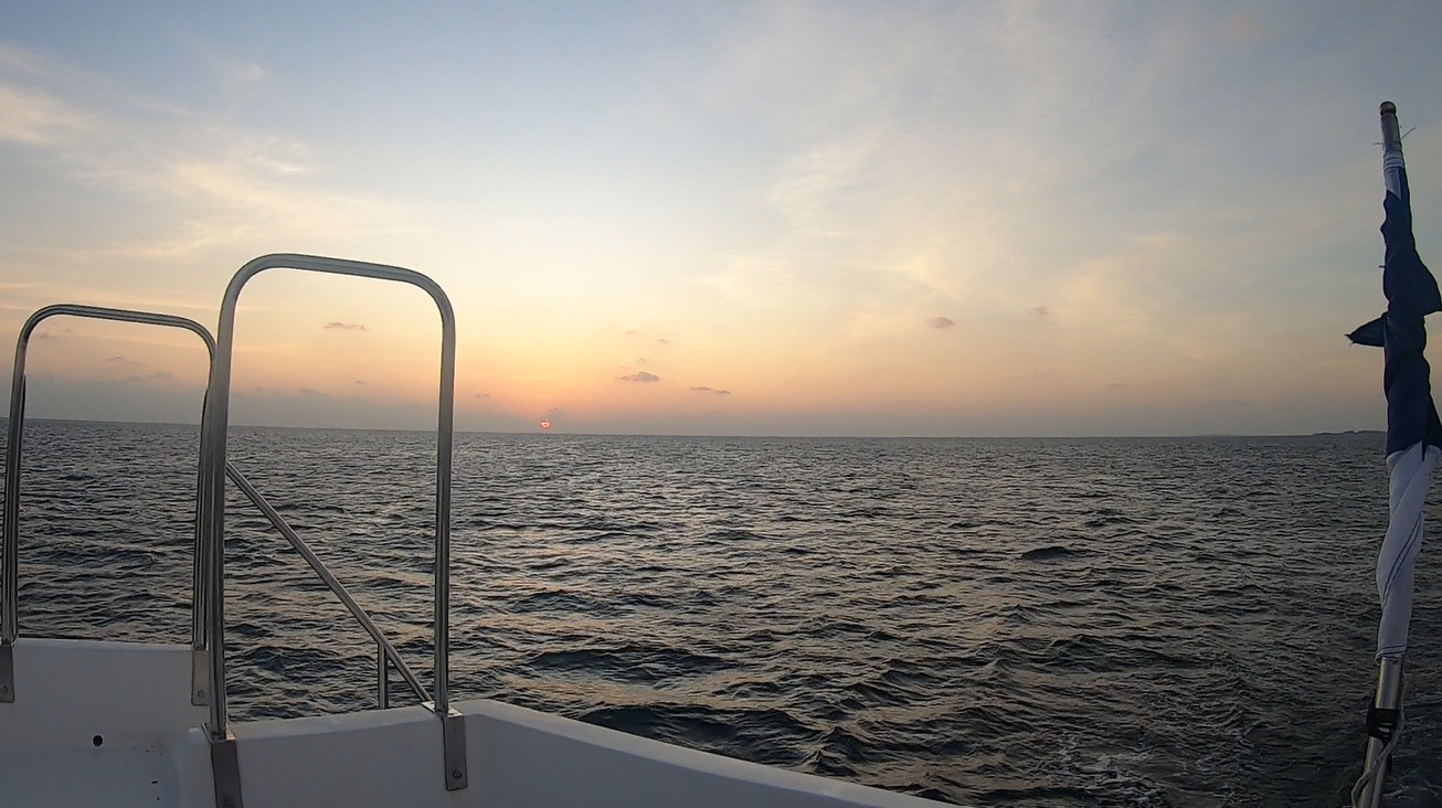 カギモルディブでの船から見る夕焼け
